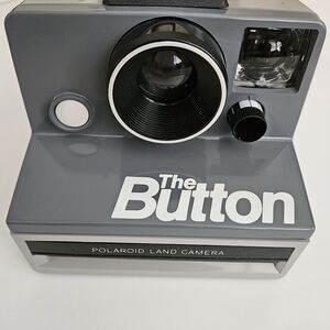 Polaroid Button Land Camera Vintage. No film in it and untested.